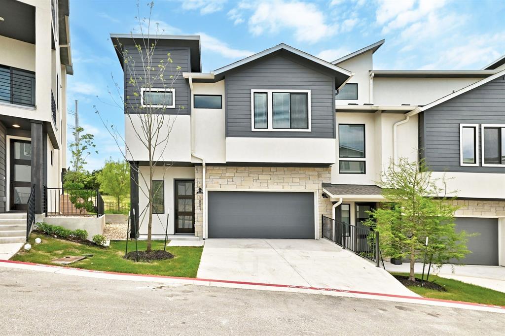 2050 Lohmans Spur in Lakeway, TX - Building Photo