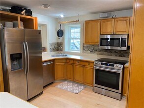32 Wilbur Rd in Lincoln, RI - Building Photo - Building Photo