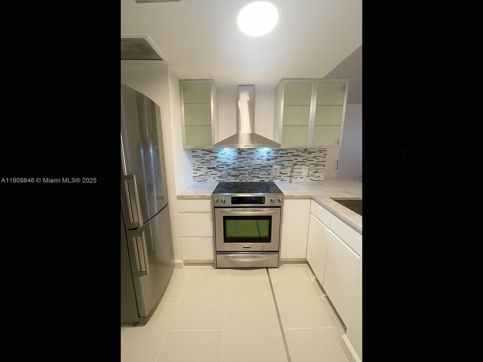 1242 Drexel Ave in Miami Beach, FL - Building Photo