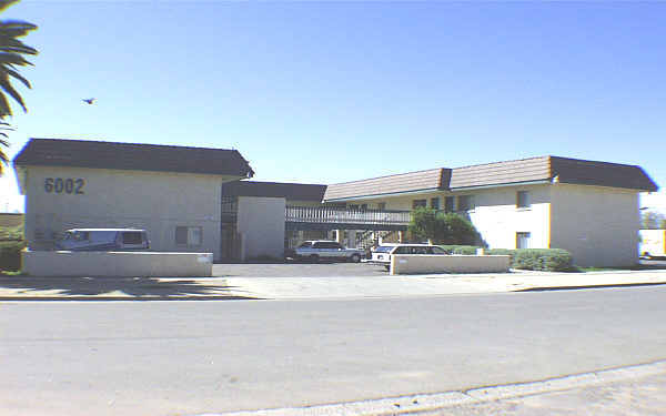 Glen Court Apartments in Glendale, AZ - Building Photo - Building Photo