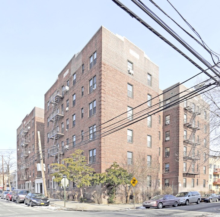 83-02 Cornish Ave in Flushing, NY - Building Photo