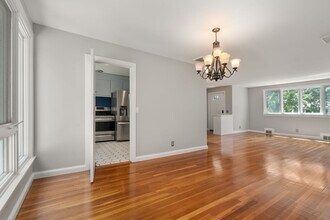 63 Clifton Rd in Newton, MA - Building Photo - Building Photo