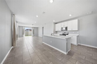 3132 Shelter Way in Zephyrhills, FL - Building Photo - Building Photo