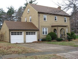 512 Virginia Ave in Erie, PA - Building Photo