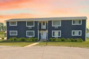 3200-3201 G Ave NW in Cedar Rapids, IA - Building Photo