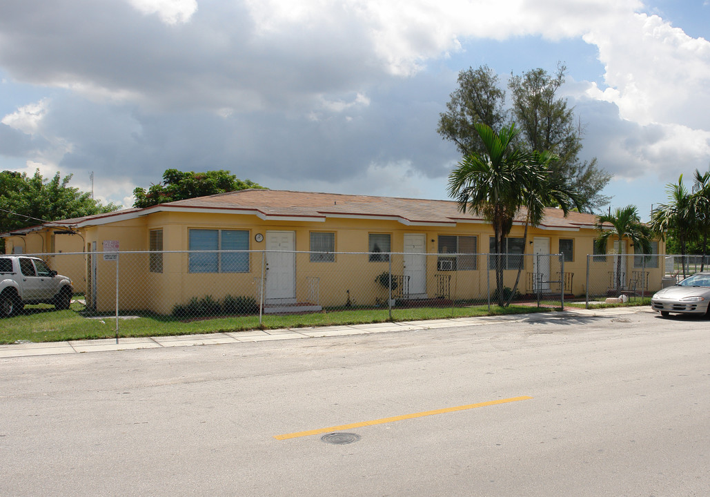 185-191 W 6th St in Hialeah, FL - Building Photo