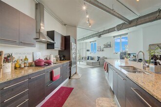 700 NE 25th St in Miami, FL - Building Photo - Building Photo