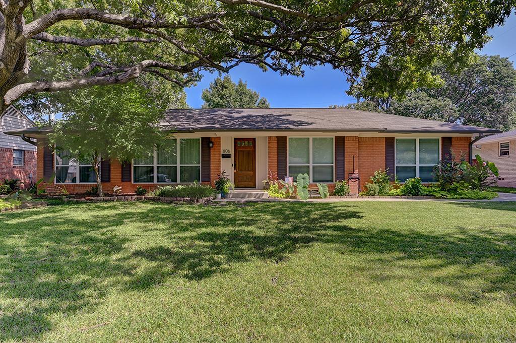 806 Westwood Dr in Richardson, TX - Building Photo