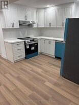 25 Clearfield Dr in Brampton, ON - Building Photo