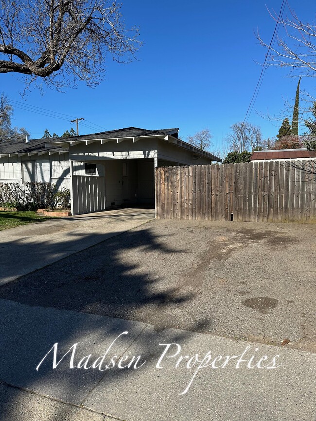 1070 Mildred Ave in Chico, CA - Building Photo - Building Photo