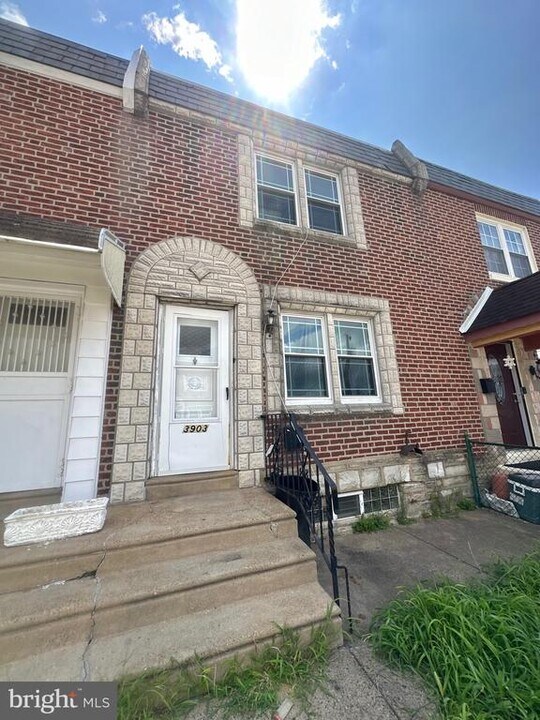 3903 Claridge St in Philadelphia, PA - Building Photo