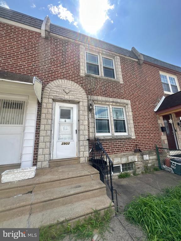 property at 3903 Claridge St