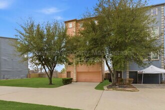 408 Eichwurzel Ln in Houston, TX - Building Photo - Building Photo