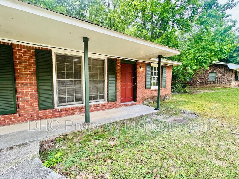 1235 Kings Mountain Ct in Columbus, GA - Building Photo