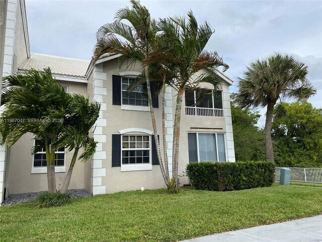 2841 N Oakland Forest Dr in Oakland Park, FL - Building Photo - Building Photo