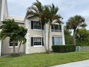 2841 N Oakland Forest Dr in Oakland Park, FL - Building Photo - Building Photo