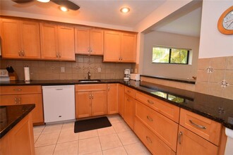 1523 Clower Creek Dr in Sarasota, FL - Foto de edificio - Building Photo