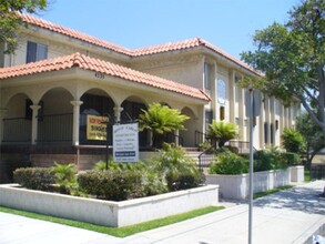 Monte Carlo Apartments in Hawthorne, CA - Building Photo - Building Photo