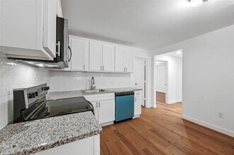 621 E Day St in Denison, TX - Building Photo - Building Photo