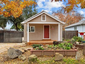 1032 Pendegast St in Woodland, CA - Building Photo
