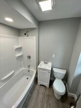 58 Houghton St, Unit 2 in Worcester, MA - Building Photo - Building Photo