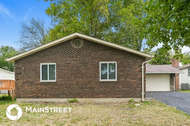 1215 Dawn Valley Dr in Maryland Heights, MO - Building Photo - Building Photo