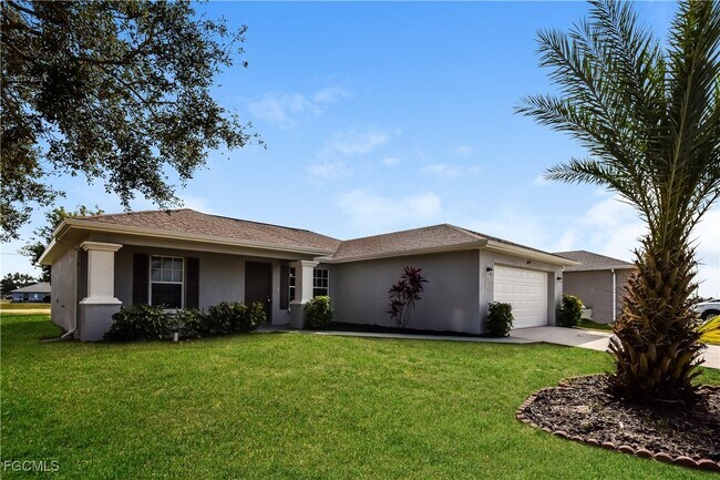 1629 NW 5th Pl in Cape Coral, FL - Foto de edificio - Building Photo