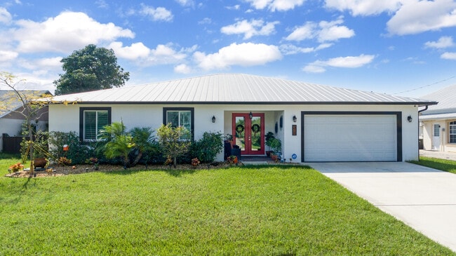 314 NE Surfside Ave