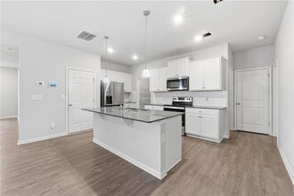 6615 Bluffview Dr in Douglasville, GA - Building Photo - Building Photo