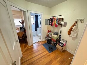 296 Spring Street Ext, Unit #5 in Medford, MA - Foto de edificio - Building Photo
