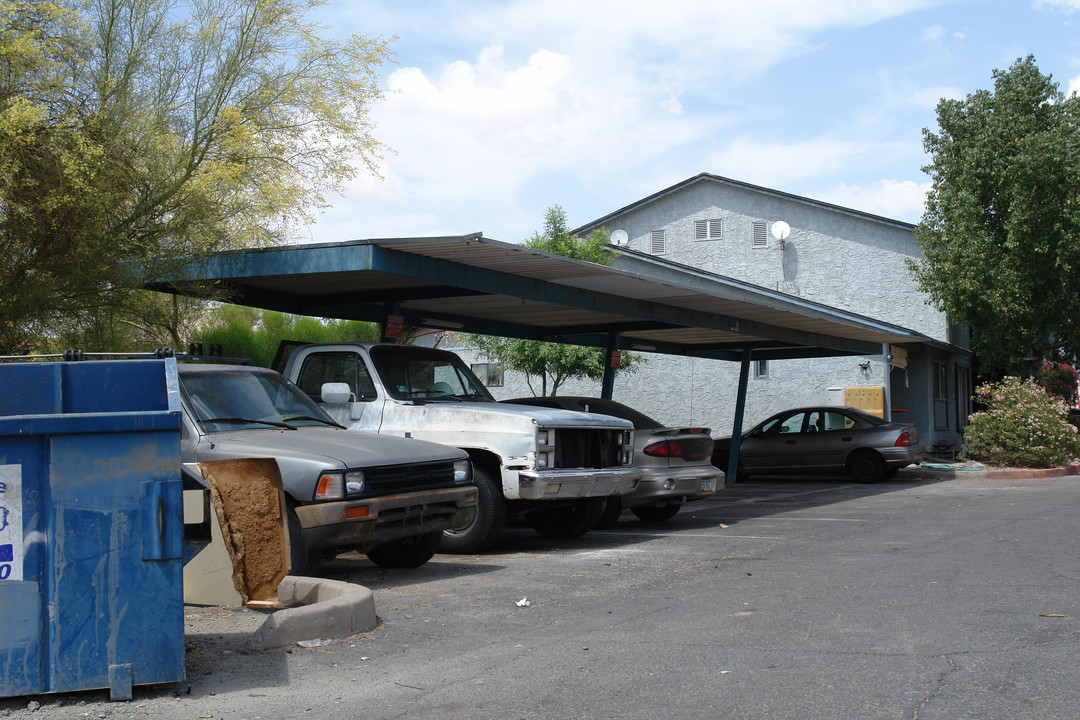 1634 Shangri La Rd in Phoenix, AZ - Building Photo