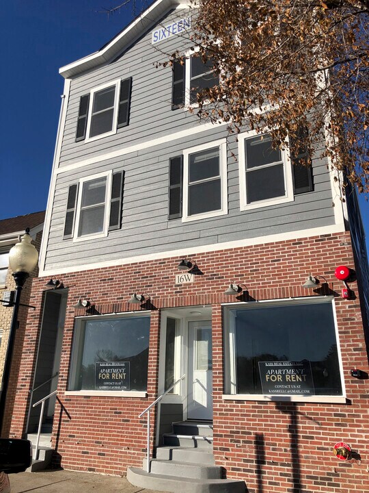 16 W Burlington Ave in Westmont, IL - Building Photo