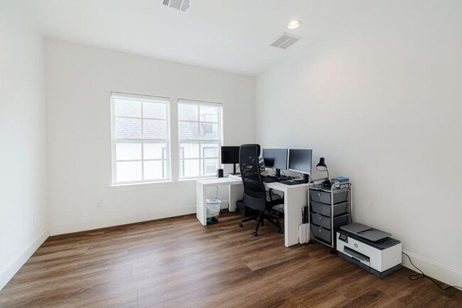 10760 Craighead Dr in Houston, TX - Building Photo - Building Photo