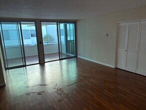 8701 Delgany Ave, Unit 111 in Playa Del Rey, CA - Building Photo - Building Photo