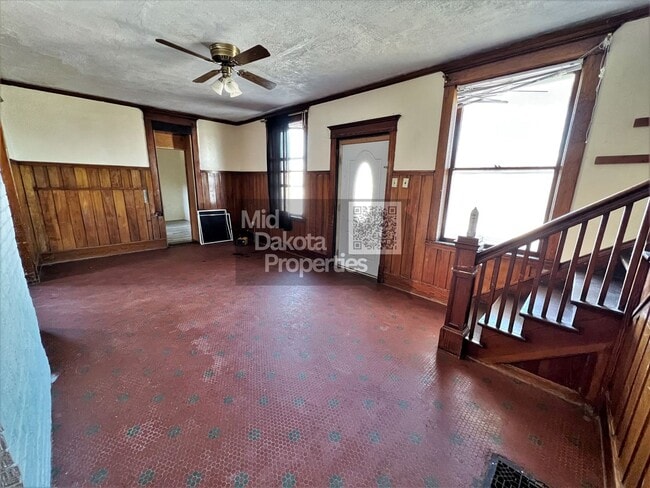 115 N Sanborn Blvd in Mitchell, SD - Building Photo - Building Photo