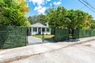 3655 Oak Ave in Miami, FL - Building Photo
