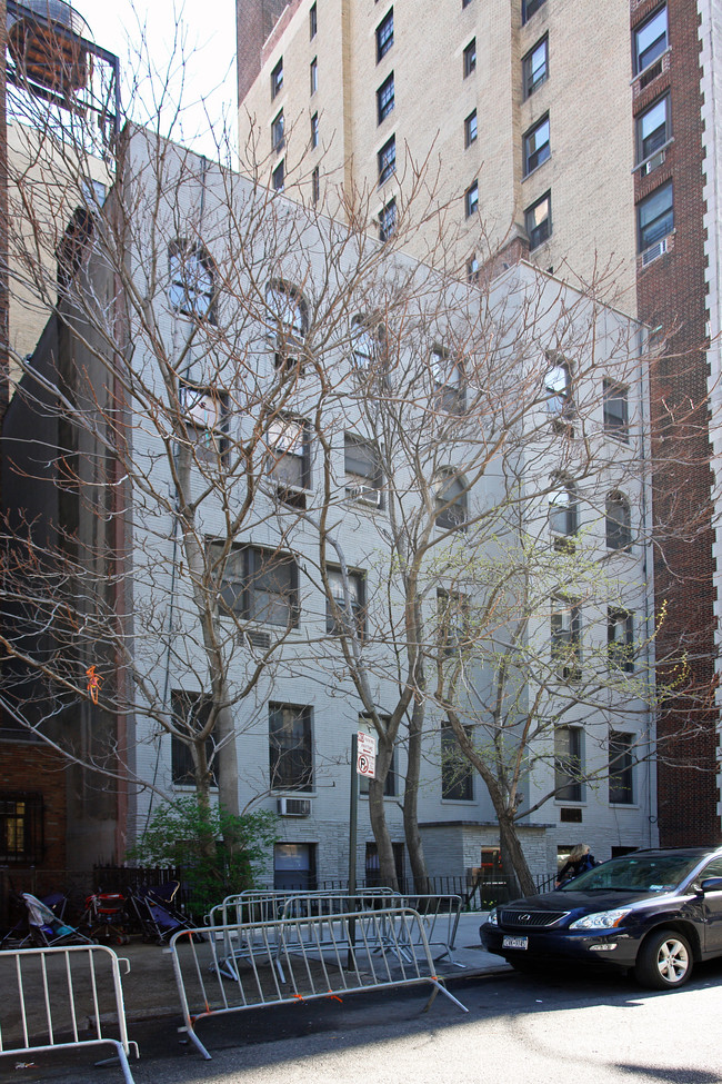 3 W 83rd St in New York, NY - Building Photo - Building Photo