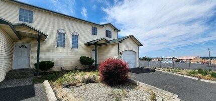 1330 S Skyline Dr in Moses Lake, WA - Building Photo - Building Photo