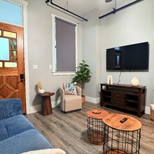 1387 St Anthony St in New Orleans, LA - Foto de edificio - Building Photo