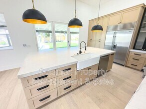 1111 Britem Ct in Vista, CA - Building Photo - Building Photo