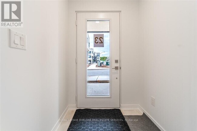 1095 Cooke Blvd. in Burlington, ON - Building Photo - Building Photo