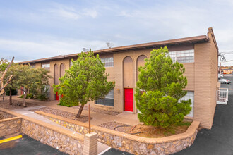 Seville West Apartments in El Paso, TX - Foto de edificio - Building Photo