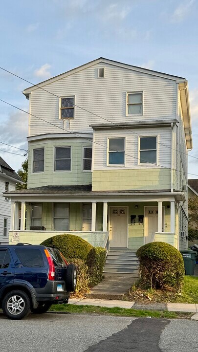 103 Garfield Ave, Unit 102 in Bridgeport, CT - Building Photo