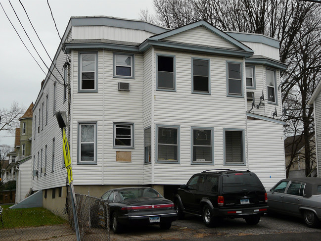 108 Lockwood Ave in Stamford, CT - Building Photo - Building Photo