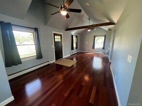 76 Mt Pleasant Rd in Smithtown, NY - Building Photo - Building Photo