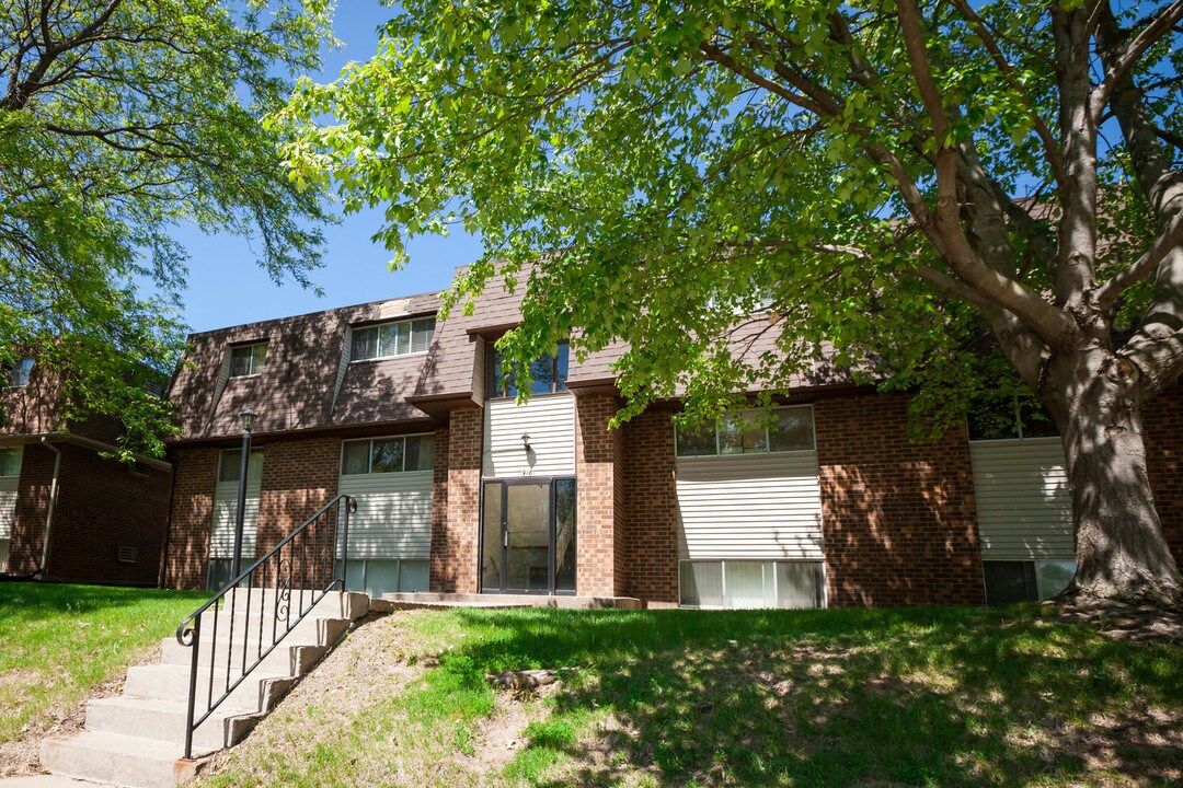 Lantern Park in Coralville, IA - Building Photo