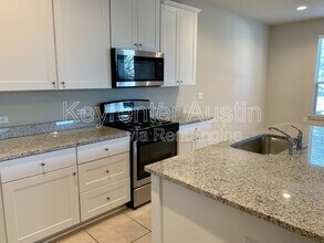 1704 Los Olivios Wy in Austin, TX - Building Photo - Building Photo