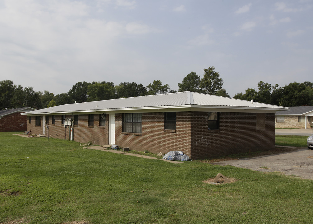 302 N Pear St in Beebe, AR - Building Photo