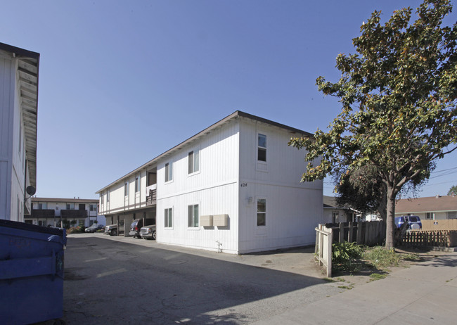 Lamp Lighter Apartments in Salinas, CA - Building Photo - Building Photo