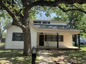 1272 McNeil St in Stephenville, TX - Building Photo